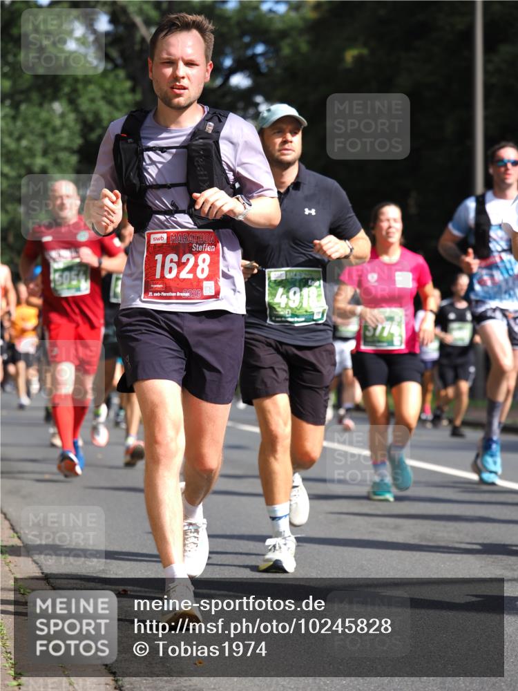 13.09.2026 - 21. swb-Marathon Bremen TobiasT http://msf.ph/oto/10245828 13.09.2026 11:59:07 Laufen 1628, 21, 26, 4918 meine-sportfotos.de