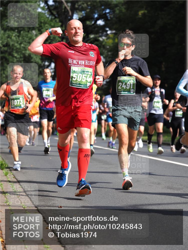 13.09.2026 - 21. swb-Marathon Bremen TobiasT http://msf.ph/oto/10245843 13.09.2026 11:59:09 Laufen 9073, 96, 5054, 21, 026, 2491, 242 meine-sportfotos.de