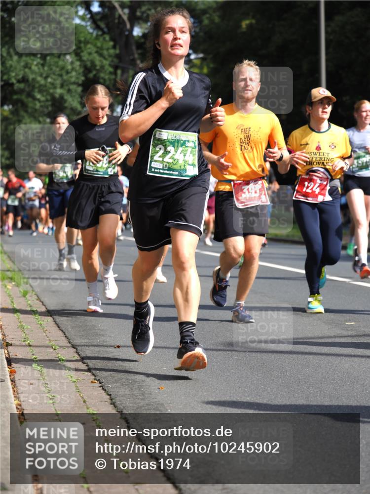 13.09.2026 - 21. swb-Marathon Bremen TobiasT http://msf.ph/oto/10245902 13.09.2026 11:59:15 Laufen 2244, 5131, 21, 26, 124 meine-sportfotos.de