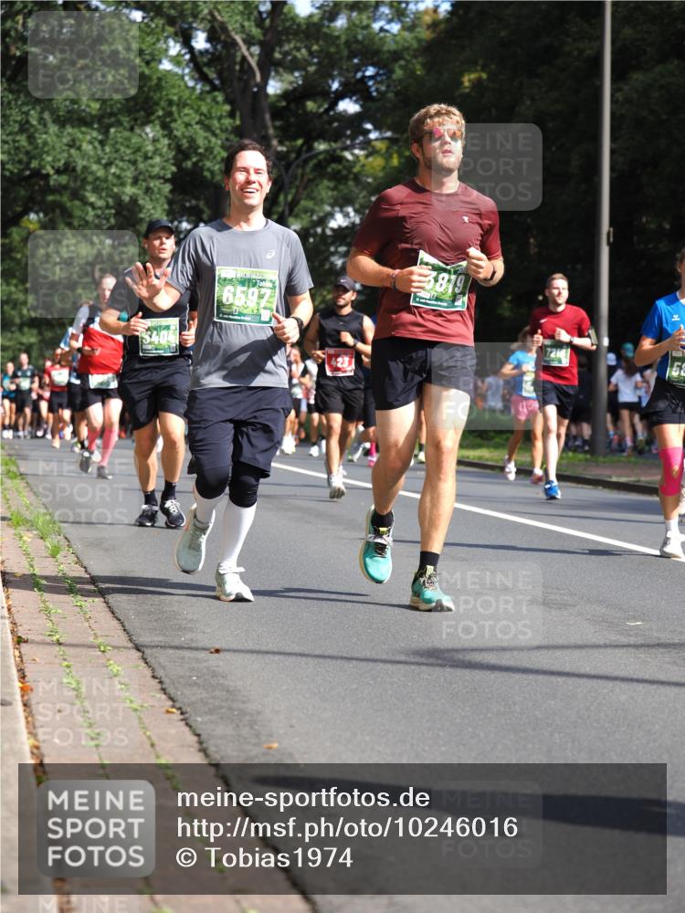 13.09.2026 - 21. swb-Marathon Bremen TobiasT http://msf.ph/oto/10246016 13.09.2026 11:59:29 Laufen 3404, 6597, 2, 26, 3879, 7216 meine-sportfotos.de