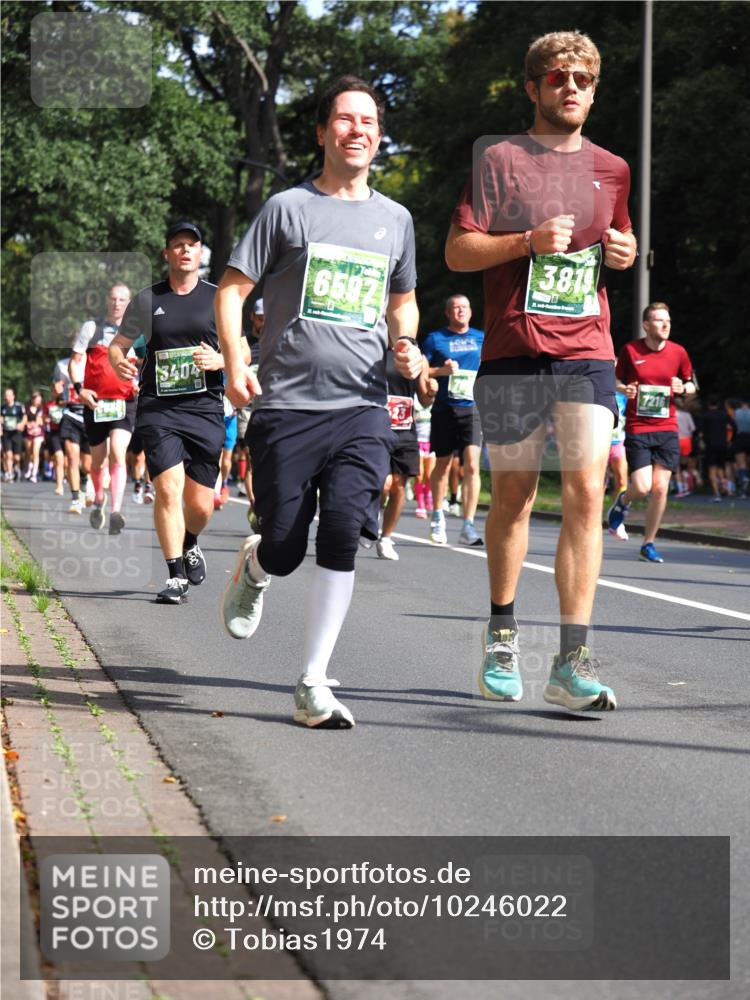 13.09.2026 - 21. swb-Marathon Bremen TobiasT http://msf.ph/oto/10246022 13.09.2026 11:59:30 Laufen 6597, 3819, 3404, 23 meine-sportfotos.de