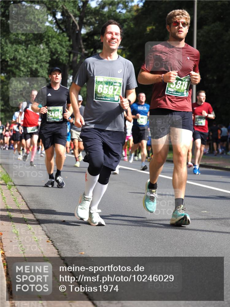 13.09.2026 - 21. swb-Marathon Bremen TobiasT http://msf.ph/oto/10246029 13.09.2026 11:59:30 Laufen 8404, 6597, 21, 126, 3819, 21 meine-sportfotos.de