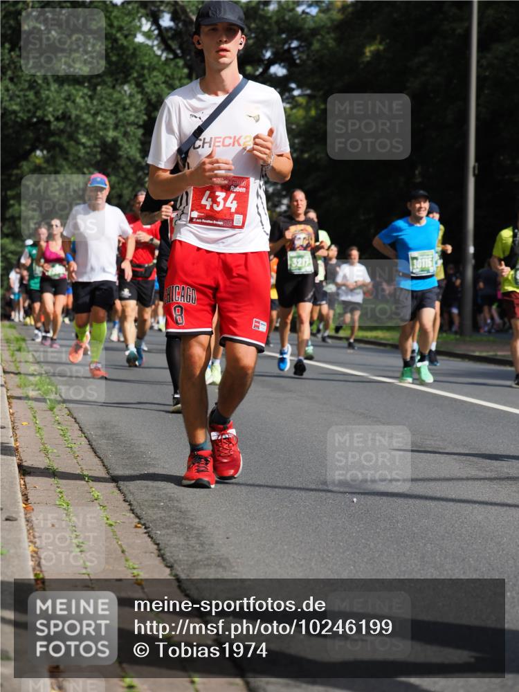 13.09.2026 - 21. swb-Marathon Bremen TobiasT http://msf.ph/oto/10246199 13.09.2026 12:00:23 Laufen 2, 434, 24, 26, 8, 3217 meine-sportfotos.de