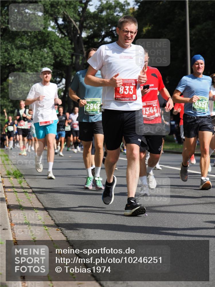 13.09.2026 - 21. swb-Marathon Bremen TobiasT http://msf.ph/oto/10246251 13.09.2026 12:00:43 Laufen 2948, 833, 1344, 4558 meine-sportfotos.de