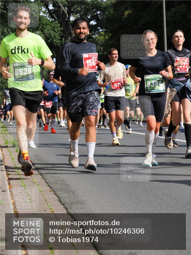 13.09.2026 - 21. swb-Marathon Bremen TobiasT http://msf.ph/oto/10246306 13.09.2026 12:00:53 Laufen 6626, 1567, 1529, 9394, 12 meine-sportfotos.de