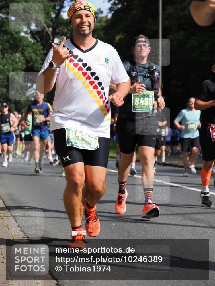 13.09.2026 - 21. swb-Marathon Bremen TobiasT http://msf.ph/oto/10246389 13.09.2026 12:01:12 Laufen 8490, 21, 26 meine-sportfotos.de
