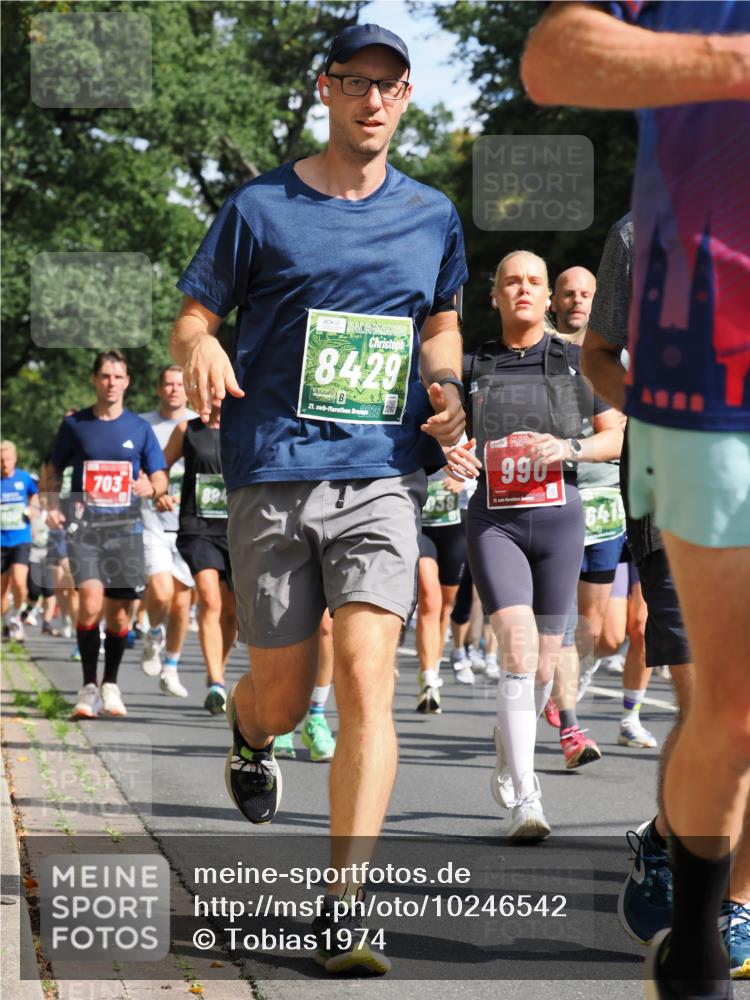 13.09.2026 - 21. swb-Marathon Bremen TobiasT http://msf.ph/oto/10246542 13.09.2026 12:02:05 Laufen 703, 8429, 21, 20, 9026, 990, 641 meine-sportfotos.de