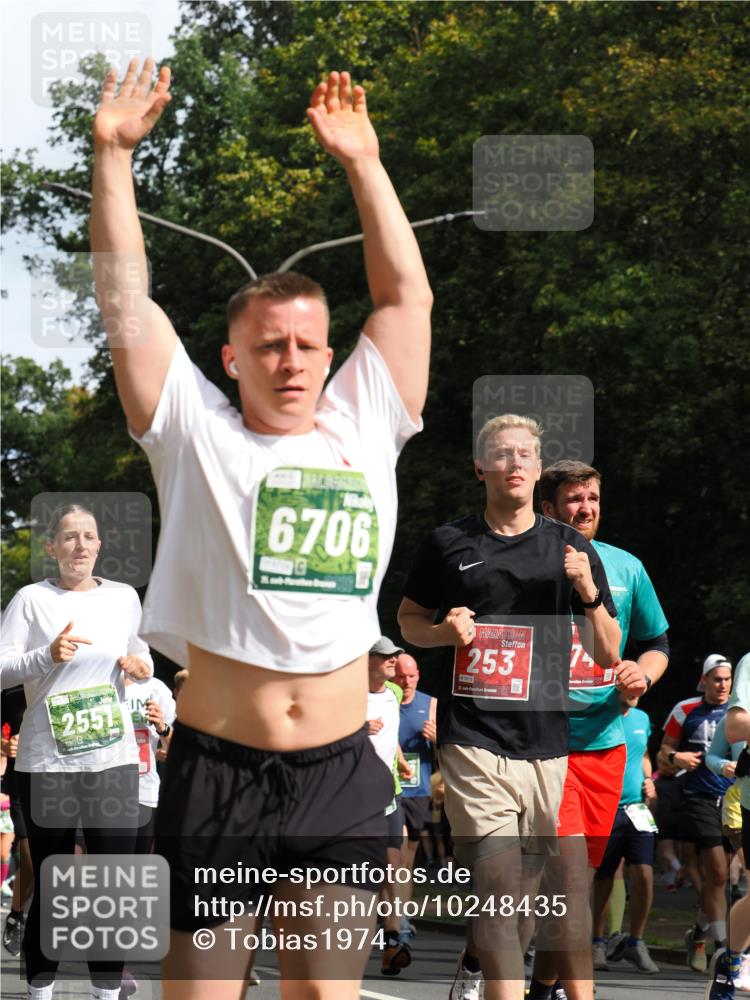 13.09.2026 - 21. swb-Marathon Bremen TobiasT http://msf.ph/oto/10248435 13.09.2026 12:11:56 Laufen 2551, 6706, 253, 0013, 21, 75 meine-sportfotos.de