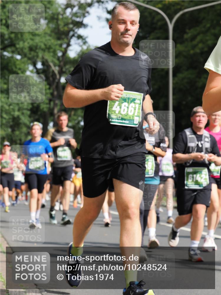 13.09.2026 - 21. swb-Marathon Bremen TobiasT http://msf.ph/oto/10248524 13.09.2026 12:12:26 Laufen 4661, 6142 meine-sportfotos.de