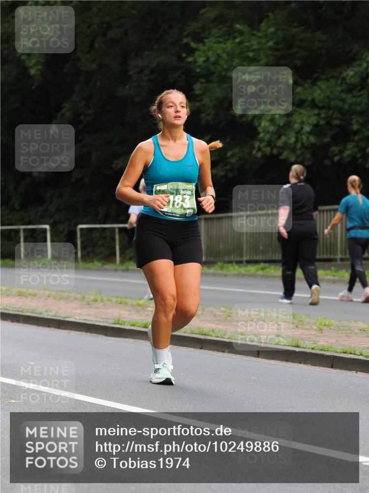 13.09.2026 - 21. swb-Marathon Bremen TobiasT http://msf.ph/oto/10249886 13.09.2026 12:22:45 Laufen 183 meine-sportfotos.de