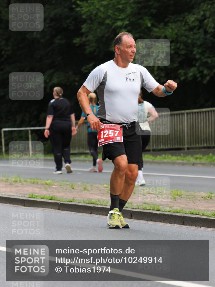 13.09.2026 - 21. swb-Marathon Bremen TobiasT http://msf.ph/oto/10249914 13.09.2026 12:22:48 Laufen 1257, 1739, 21 meine-sportfotos.de