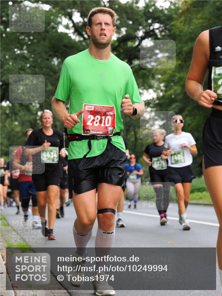 13.09.2026 - 21. swb-Marathon Bremen TobiasT http://msf.ph/oto/10249994 13.09.2026 12:23:15 Laufen 4434, 2810, 21, 8405 meine-sportfotos.de