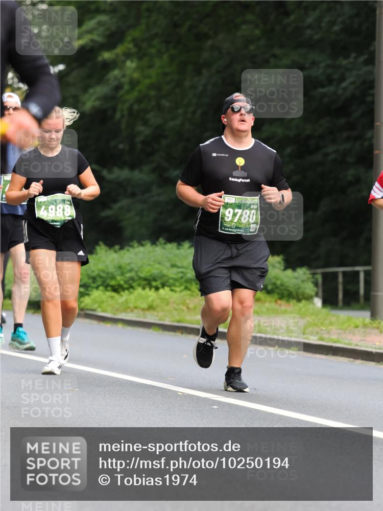 13.09.2026 - 21. swb-Marathon Bremen TobiasT http://msf.ph/oto/10250194 13.09.2026 12:25:32 Laufen 4988, 9780 meine-sportfotos.de