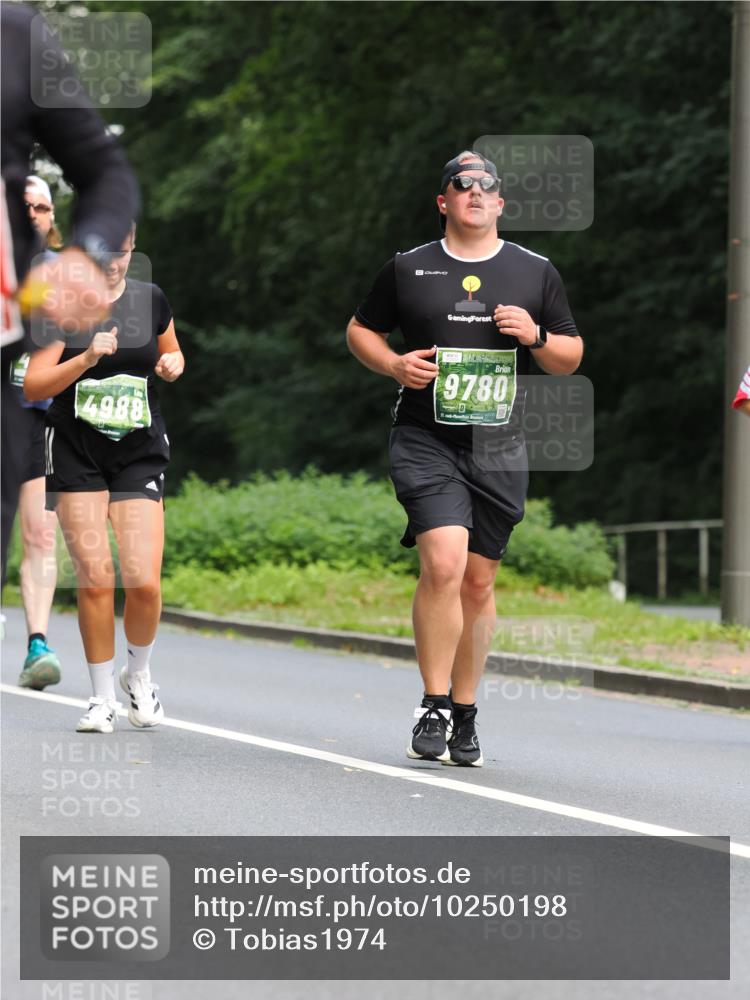 13.09.2026 - 21. swb-Marathon Bremen TobiasT http://msf.ph/oto/10250198 13.09.2026 12:25:32 Laufen 4988, 9780 meine-sportfotos.de