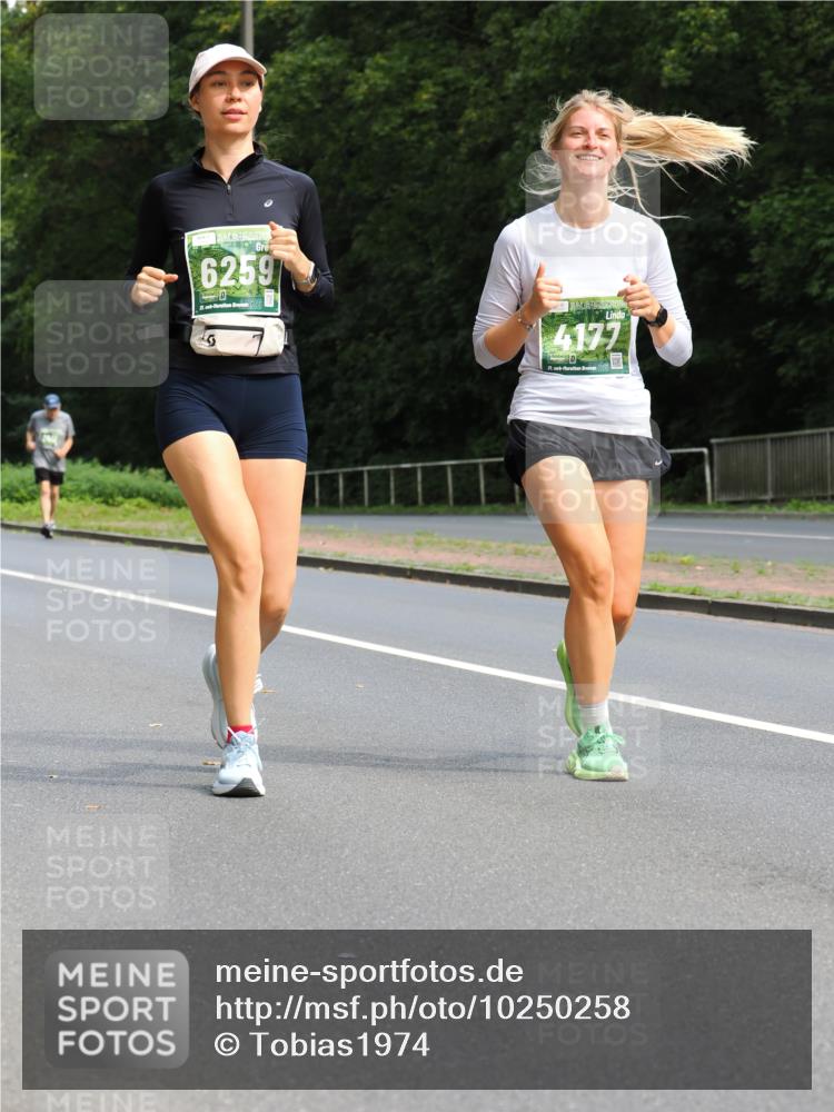13.09.2026 - 21. swb-Marathon Bremen TobiasT http://msf.ph/oto/10250258 13.09.2026 12:26:24 Laufen 6259, 2, 126, 4177, 21 meine-sportfotos.de