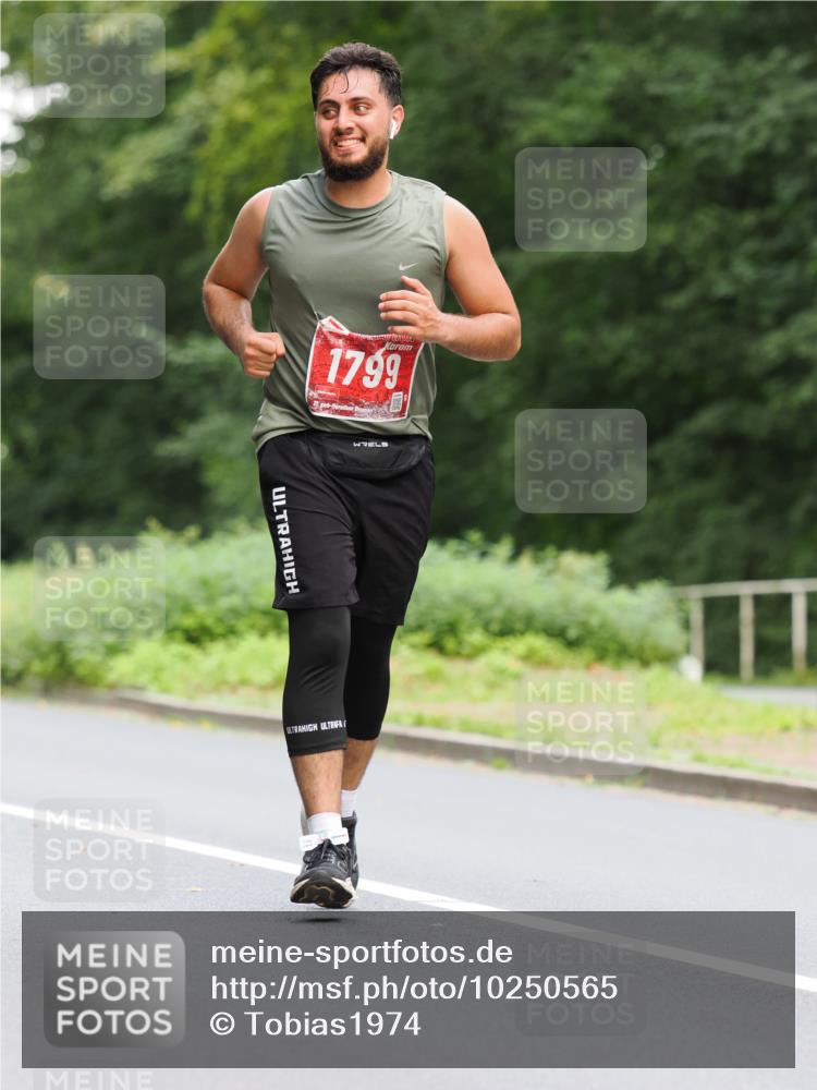 13.09.2026 - 21. swb-Marathon Bremen TobiasT http://msf.ph/oto/10250565 13.09.2026 12:31:36 Laufen 1799 meine-sportfotos.de