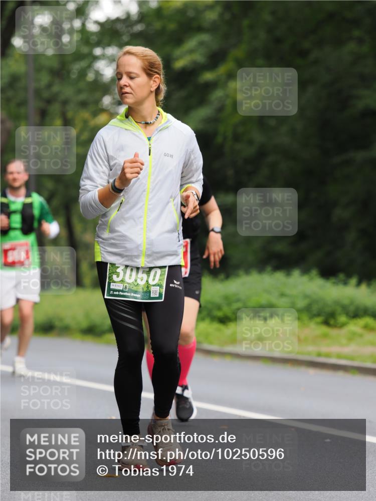 13.09.2026 - 21. swb-Marathon Bremen TobiasT http://msf.ph/oto/10250596 13.09.2026 12:32:12 Laufen 3050, 6162, 21, 26 meine-sportfotos.de