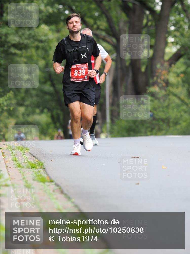 13.09.2026 - 21. swb-Marathon Bremen TobiasT http://msf.ph/oto/10250838 13.09.2026 12:35:25 Laufen 838 meine-sportfotos.de
