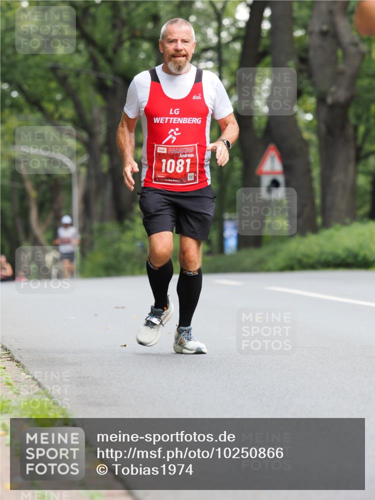 13.09.2026 - 21. swb-Marathon Bremen TobiasT http://msf.ph/oto/10250866 13.09.2026 12:35:35 Laufen 1081 meine-sportfotos.de