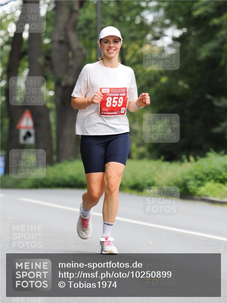 13.09.2026 - 21. swb-Marathon Bremen TobiasT http://msf.ph/oto/10250899 13.09.2026 12:36:05 Laufen 859, 21, 240 meine-sportfotos.de