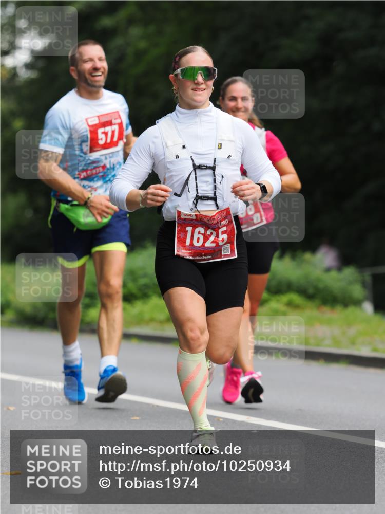 13.09.2026 - 21. swb-Marathon Bremen TobiasT http://msf.ph/oto/10250934 13.09.2026 12:36:34 Laufen 577, 1625 meine-sportfotos.de