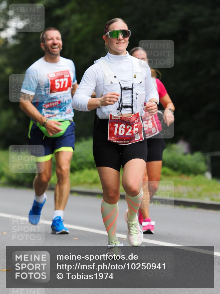 13.09.2026 - 21. swb-Marathon Bremen TobiasT http://msf.ph/oto/10250941 13.09.2026 12:36:34 Laufen 577, 1625, 56, 21 meine-sportfotos.de