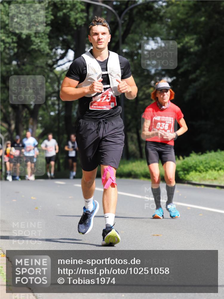 13.09.2026 - 21. swb-Marathon Bremen TobiasT http://msf.ph/oto/10251058 13.09.2026 12:37:36 Laufen 21, 636 meine-sportfotos.de