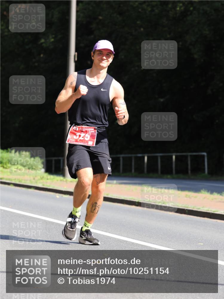13.09.2026 - 21. swb-Marathon Bremen TobiasT http://msf.ph/oto/10251154 13.09.2026 12:38:29 Laufen 325 meine-sportfotos.de