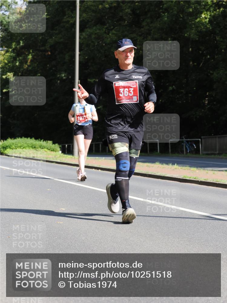 13.09.2026 - 21. swb-Marathon Bremen TobiasT http://msf.ph/oto/10251518 13.09.2026 12:44:06 Laufen 363 meine-sportfotos.de