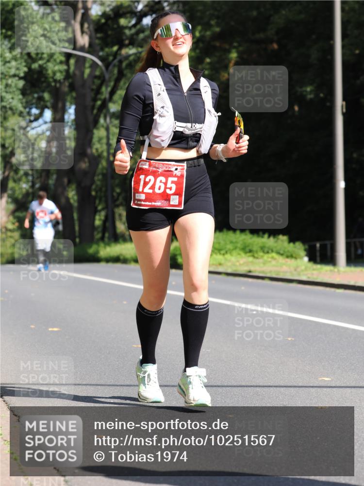13.09.2026 - 21. swb-Marathon Bremen TobiasT http://msf.ph/oto/10251567 13.09.2026 12:44:35 Laufen 1265, 1272, 21, 26 meine-sportfotos.de