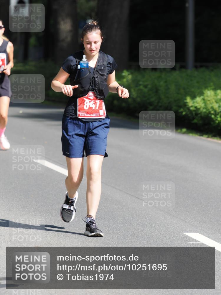 13.09.2026 - 21. swb-Marathon Bremen TobiasT http://msf.ph/oto/10251695 13.09.2026 12:47:52 Laufen 847, 21, 026 meine-sportfotos.de