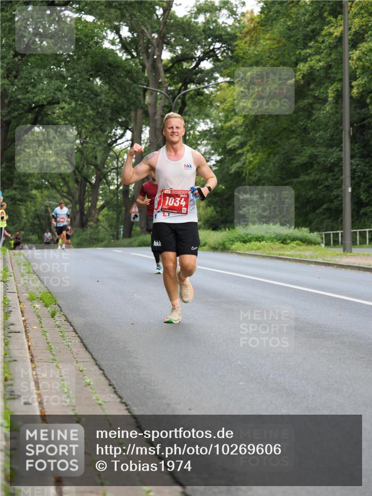 13.09.2026 - 21. swb-Marathon Bremen TobiasT http://msf.ph/oto/10269606 13.09.2026 11:39:03 Laufen 1034 meine-sportfotos.de