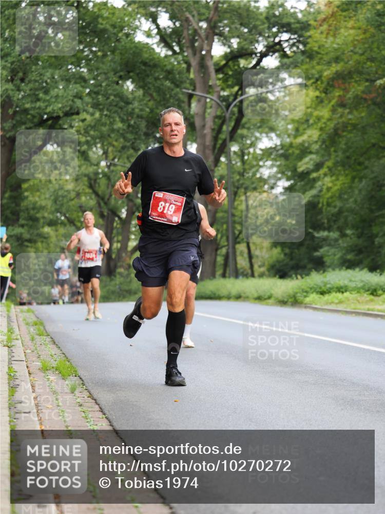 13.09.2026 - 21. swb-Marathon Bremen TobiasT http://msf.ph/oto/10270272 13.09.2026 11:38:57 Laufen 819 meine-sportfotos.de