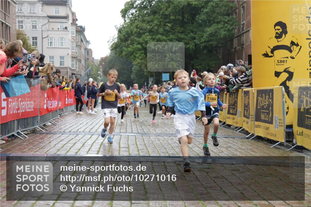 13.09.2026 - Kiel Lauf Yannick Fuchs http://msf.ph/oto/10271016 13.09.2026 08:33:47 Ziel 743, 1711, 3220, 4080, 8602, 8654, 8840, 9418, 9670, 11226, 11404, 6073, 6484, 6698, 7959, 10988, 1058, 1295, 1924, 2140, 2477, 2851, 4146, 4839, 5324, 6351, 6453, 7041, 7567, 8179, 8478, 10172, 11008, 11664 meine-sportfotos.de