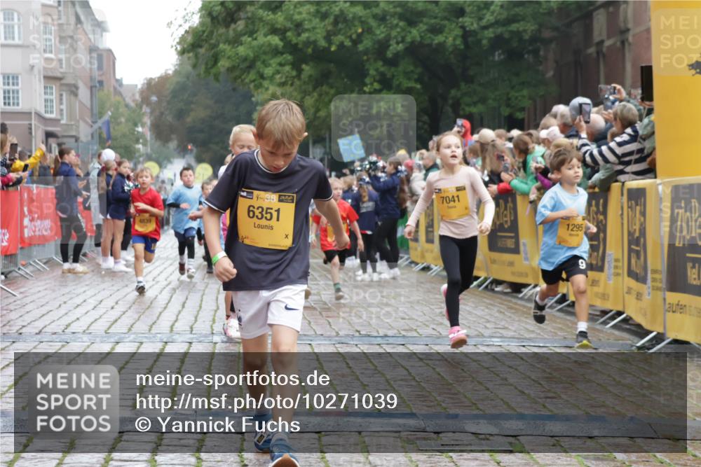 13.09.2026 - Kiel Lauf Yannick Fuchs http://msf.ph/oto/10271039 13.09.2026 08:33:49 Ziel 743, 1711, 2477, 3220, 4080, 8602, 8654, 8840, 9418, 9670, 11226, 11404, 6073, 6484, 6698, 7959, 10988, 1058, 1103, 1295, 1924, 2140, 2851, 4146, 4839, 5324, 6351, 6453, 7041, 7567, 8179, 8478, 10172, 11008, 11365, 11572, 11664 meine-sportfotos.de