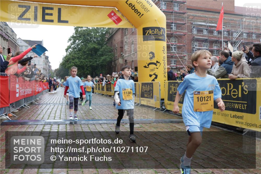 13.09.2026 - Kiel Lauf Yannick Fuchs http://msf.ph/oto/10271107 13.09.2026 08:34:00 Ziel 1058, 1295, 1924, 2477, 2851, 4080, 4146, 4839, 6351, 7041, 9418, 9670, 10172, 11008, 11226, 11664, 743, 1711, 3220, 6073, 6484, 6698, 7959, 8602, 8654, 8840, 9670, 10988, 11226, 11404, 657, 720, 1103, 2140, 2769, 4016, 4417, 4796, 5099, 5324, 6453, 7135, 7567, 8179, 8333, 8478, 9211, 9945, 10121, 10713, 10815, 11365, 11572, 12236, 12525, 10988 meine-sportfotos.de