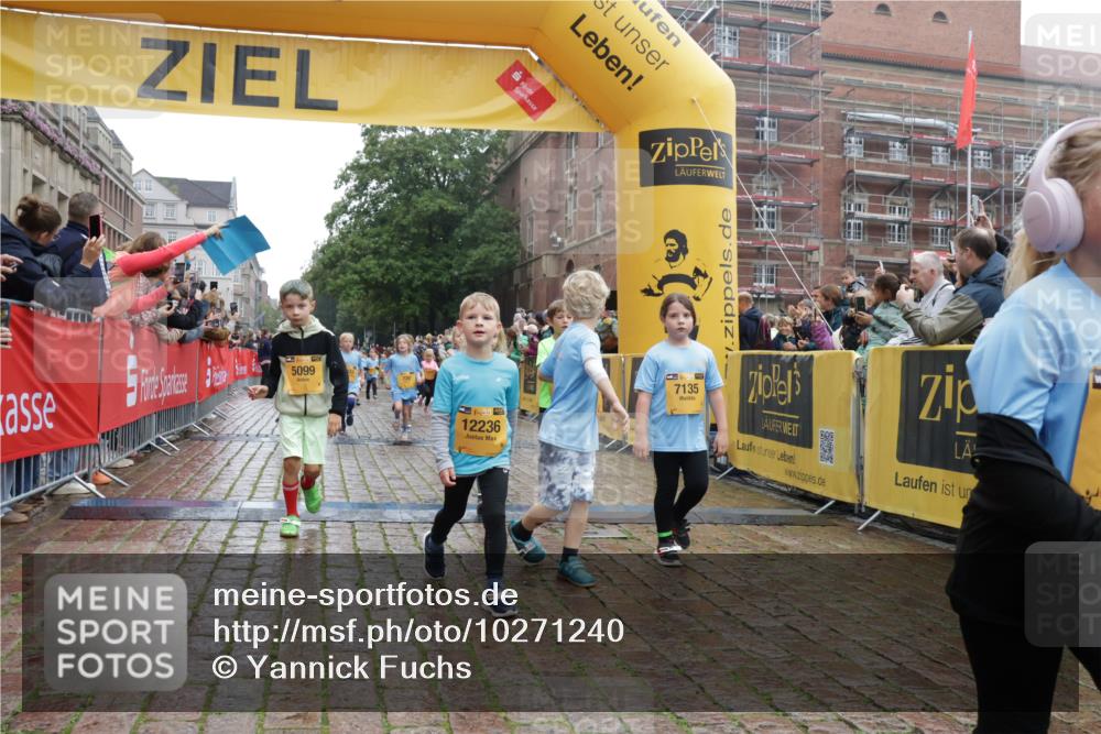 13.09.2026 - Kiel Lauf Yannick Fuchs http://msf.ph/oto/10271240 13.09.2026 08:34:07 Ziel 1058, 1103, 1295, 1924, 2140, 2851, 4146, 4839, 5324, 6351, 6453, 7041, 7567, 8179, 8478, 9211, 10121, 10172, 11365, 11572, 11664, 743, 1711, 2477, 3220, 4080, 6698, 7959, 8602, 8654, 8840, 9418, 9670, 11008, 11226, 11404, 138, 657, 720, 2740, 2769, 3023, 3118, 3277, 4016, 4417, 4796, 5099, 7042, 7135, 8226, 8333, 8930, 9047, 9945, 10158, 10446, 10713, 10815, 12100, 12236, 12525, 6073, 6484, 6698, 7959, 10988 meine-sportfotos.de