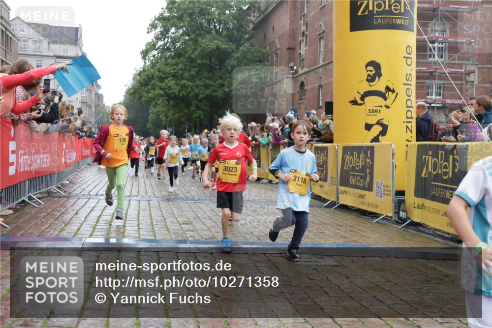 13.09.2026 - Kiel Lauf Yannick Fuchs http://msf.ph/oto/10271358 13.09.2026 08:34:14 Ziel 657, 1103, 1924, 2140, 2769, 4417, 4796, 4839, 5099, 5324, 6453, 7135, 7567, 8179, 8478, 9211, 9945, 10121, 10713, 10815, 11365, 11572, 12236, 12525, 743, 1058, 1295, 1711, 2477, 2851, 3220, 4080, 4146, 4839, 6351, 7041, 8602, 8654, 8840, 9418, 9670, 10172, 11008, 11226, 11404, 11664, 126, 138, 720, 1623, 1624, 2612, 2740, 3023, 3118, 3277, 3380, 4016, 4584, 6111, 7042, 8226, 8333, 8930, 9047, 10158, 10446, 12100, 6698, 7959 meine-sportfotos.de