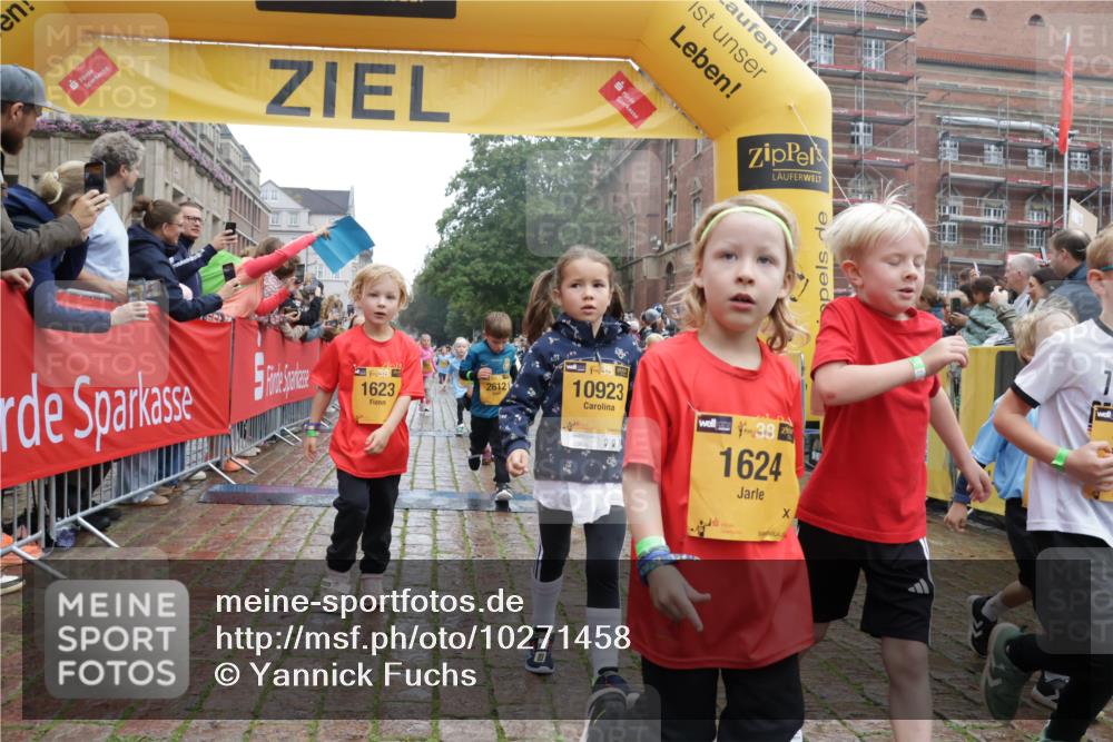 13.09.2026 - Kiel Lauf Yannick Fuchs http://msf.ph/oto/10271458 13.09.2026 08:34:20 Ziel 657, 720, 2740, 2769, 3023, 3118, 4016, 4417, 4796, 5099, 7135, 8226, 8333, 9211, 9945, 10121, 10158, 10446, 10713, 10815, 12100, 12236, 12525, 743, 1058, 1103, 1295, 1924, 2140, 2477, 2851, 4080, 4146, 4839, 5324, 6351, 6453, 7041, 7567, 8179, 8478, 8602, 8654, 8840, 9418, 9670, 10121, 10172, 11008, 11226, 11365, 11572, 11664, 126, 138, 831, 1623, 1624, 2108, 2276, 2612, 2622, 3058, 3277, 3380, 3953, 4584, 5897, 6111, 7042, 8930, 9047 meine-sportfotos.de