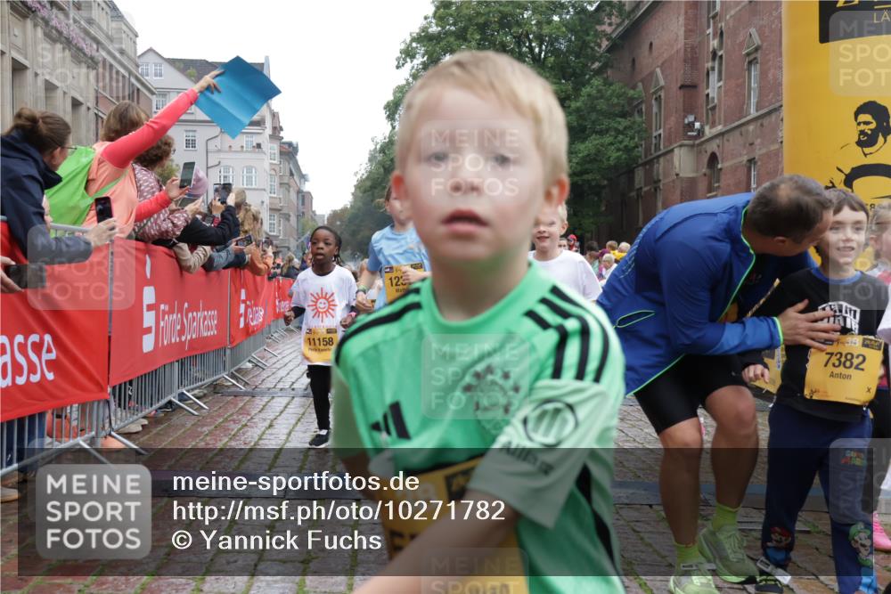 13.09.2026 - Kiel Lauf Yannick Fuchs http://msf.ph/oto/10271782 13.09.2026 08:34:37 Ziel 126, 831, 1623, 1624, 2108, 2276, 2612, 2622, 3058, 3277, 3380, 3953, 4584, 5022, 5625, 5897, 6111, 6369, 7042, 7408, 7957, 8423, 8836, 8983, 9047, 9167, 9758, 9765, 10023, 10106, 10180, 10381, 10923, 11457, 12516, 12549, 138, 657, 720, 1058, 1103, 1924, 2140, 2740, 2769, 2851, 3023, 3118, 3277, 4016, 4146, 4417, 4796, 4839, 5099, 5324, 6453, 7042, 7135, 7567, 8179, 8226, 8333, 8478, 8930, 9047, 9211, 9945, 10121, 10713, 10815, 11365, 11572, 12100, 1104, 2641, 5579 meine-sportfotos.de
