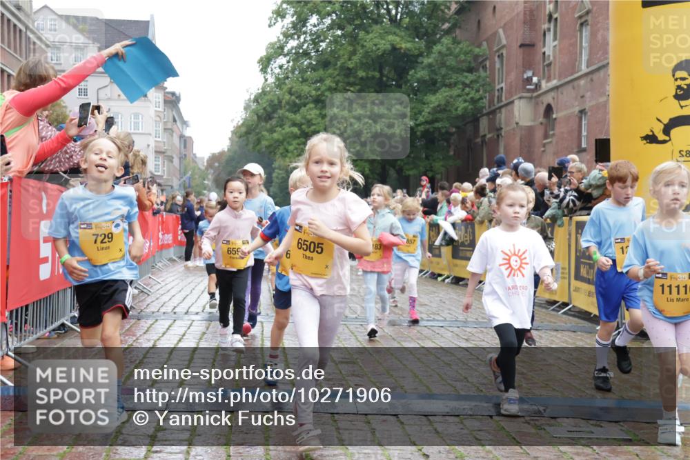 13.09.2026 - Kiel Lauf Yannick Fuchs http://msf.ph/oto/10271906 13.09.2026 08:34:43 Ziel 831, 1104, 1105, 2108, 2276, 2622, 2641, 3058, 3953, 4989, 5022, 5579, 5625, 5897, 5922, 6335, 6369, 7348, 7382, 7957, 8528, 8836, 9167, 9179, 9758, 9765, 9881, 10023, 10106, 11150, 11158, 11457, 12352, 12516, 12549, 126, 138, 657, 720, 1103, 1623, 1624, 2612, 2740, 2769, 3023, 3118, 3277, 3380, 4016, 4417, 4584, 4796, 5099, 6111, 7042, 7135, 7408, 8226, 8333, 8423, 8930, 8983, 9047, 9211, 9945, 10121, 10713, 10815, 11365, 11572, 12100, 1103, 10121 meine-sportfotos.de