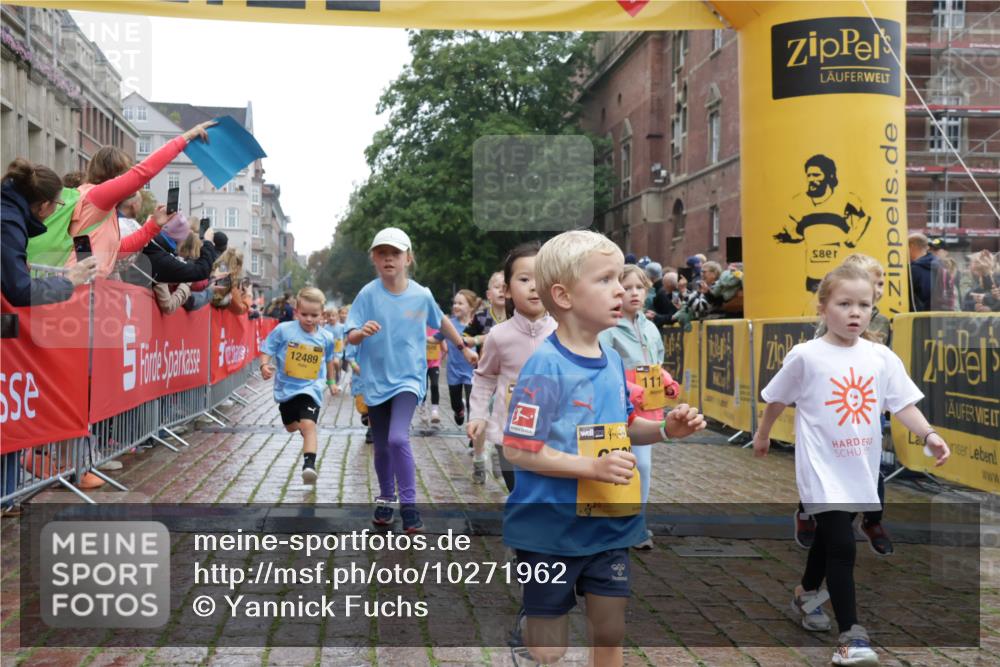 13.09.2026 - Kiel Lauf Yannick Fuchs http://msf.ph/oto/10271962 13.09.2026 08:34:45 Ziel 831, 1104, 1105, 2108, 2276, 2622, 2641, 3058, 3953, 4989, 5022, 5579, 5625, 5897, 5922, 6335, 6369, 7348, 7382, 8339, 8358, 8499, 8528, 8836, 9167, 9179, 9758, 9765, 9881, 10023, 11150, 11158, 11457, 12141, 12352, 12549, 126, 138, 657, 720, 1623, 1624, 2612, 2740, 2769, 3023, 3118, 3277, 3380, 4016, 4417, 4584, 4796, 5099, 6111, 7042, 7135, 7408, 7957, 8226, 8333, 8423, 8930, 8983, 9047, 9211, 9945, 10121, 10713, 10815, 12100, 1103, 9211, 10121 meine-sportfotos.de