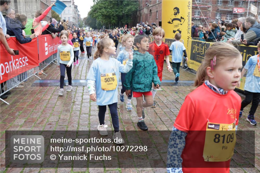 13.09.2026 - Kiel Lauf Yannick Fuchs http://msf.ph/oto/10272298 13.09.2026 08:35:01 Ziel 230, 530, 717, 729, 756, 809, 1010, 1116, 1269, 1918, 2005, 2643, 2736, 2774, 2917, 2987, 4696, 5042, 5066, 5416, 6247, 6448, 6503, 6505, 6595, 8509, 8971, 9686, 9756, 10857, 10875, 10935, 11110, 11183, 11315, 11843, 12033, 12400, 12489, 12538, 126, 138, 831, 1104, 1105, 1623, 1624, 2108, 2276, 2612, 2622, 2641, 3058, 3277, 3380, 3953, 4584, 4989, 5022, 5579, 5625, 5897, 5922, 6111, 6335, 6369, 7042, 7348, 7408, 7957, 8423, 8836, 8930, 8983, 9047, 138, 3277, 7042, 8930 meine-sportfotos.de