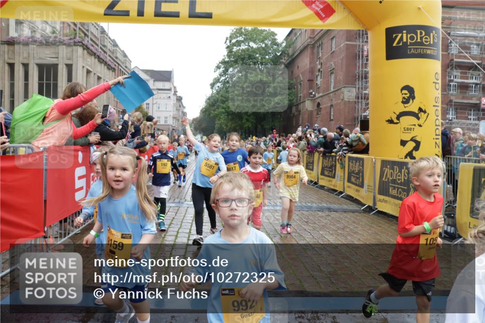 13.09.2026 - Kiel Lauf Yannick Fuchs http://msf.ph/oto/10272325 13.09.2026 08:35:05 Ziel 230, 717, 729, 756, 809, 1010, 1116, 1269, 1764, 2005, 2071, 2643, 2736, 2774, 2917, 2987, 4696, 5066, 5076, 5091, 5416, 6247, 6448, 6503, 6595, 7074, 7421, 7885, 8109, 8509, 8971, 9686, 9756, 10857, 10875, 10935, 11183, 11315, 11843, 12033, 12400, 12489, 530, 729, 831, 1104, 1105, 1623, 1624, 1918, 2108, 2276, 2612, 2622, 2641, 3058, 3380, 3953, 4989, 5022, 5042, 5579, 5625, 5897, 5922, 6111, 6335, 6369, 6505, 7348, 7408, 7957, 8423, 8836, 8983, 138, 3277, 7042, 8930 meine-sportfotos.de