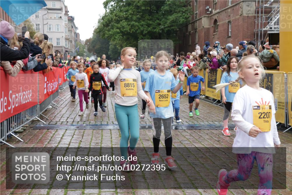 13.09.2026 - Kiel Lauf Yannick Fuchs http://msf.ph/oto/10272395 13.09.2026 08:35:13 Ziel 192, 230, 242, 782, 1148, 1764, 2071, 2495, 2715, 2917, 2987, 5066, 5076, 5091, 5581, 6037, 6195, 6444, 6448, 6617, 6785, 6910, 7074, 7083, 7126, 7133, 7421, 7882, 7885, 8109, 8800, 8984, 9159, 9262, 9888, 9927, 10588, 10875, 10935, 11070, 530, 717, 729, 756, 809, 831, 1010, 1104, 1105, 1116, 1269, 1918, 2005, 2276, 2622, 2641, 2643, 2736, 2774, 3953, 4696, 4989, 5022, 5042, 5416, 5579, 5625, 5922, 6335, 6369, 6503, 6505, 6595, 7348, 8836 meine-sportfotos.de