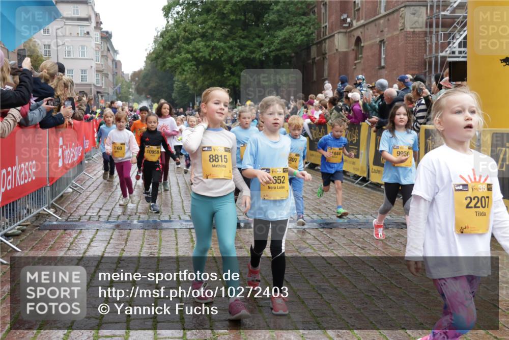 13.09.2026 - Kiel Lauf Yannick Fuchs http://msf.ph/oto/10272403 13.09.2026 08:35:13 Ziel 192, 230, 242, 782, 1148, 1764, 2071, 2495, 2715, 2917, 2987, 5066, 5076, 5091, 5581, 6037, 6195, 6444, 6448, 6617, 6785, 6910, 7074, 7083, 7126, 7133, 7421, 7882, 7885, 8109, 8800, 8984, 9159, 9262, 9888, 9927, 10588, 10875, 10935, 11070, 530, 717, 729, 756, 809, 831, 1010, 1104, 1105, 1116, 1269, 1918, 2005, 2276, 2622, 2641, 2643, 2736, 2774, 3953, 4696, 4989, 5022, 5042, 5416, 5579, 5625, 5922, 6335, 6369, 6503, 6505, 6595, 7348, 8836 meine-sportfotos.de
