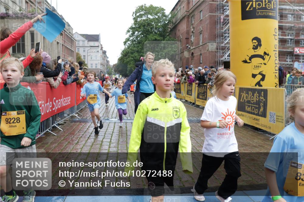 13.09.2026 - Kiel Lauf Yannick Fuchs http://msf.ph/oto/10272488 13.09.2026 08:35:19 Ziel 192, 242, 434, 782, 1148, 1764, 2207, 2495, 2582, 2715, 4418, 4695, 4990, 5091, 5581, 5583, 5607, 5880, 6037, 6195, 6444, 6617, 6708, 6785, 6910, 7083, 7126, 7133, 7882, 7885, 8336, 8369, 8451, 8800, 8984, 9159, 9262, 9888, 9927, 10081, 10588, 11070, 230, 530, 717, 729, 756, 809, 1010, 1104, 1105, 1116, 1269, 1764, 1918, 2005, 2071, 2643, 2736, 2774, 2917, 2987, 4696, 4989, 5042, 5066, 5076, 5091, 5416, 5579, 5922, 6335, 6503, 6505, 6595, 7348, 165 meine-sportfotos.de