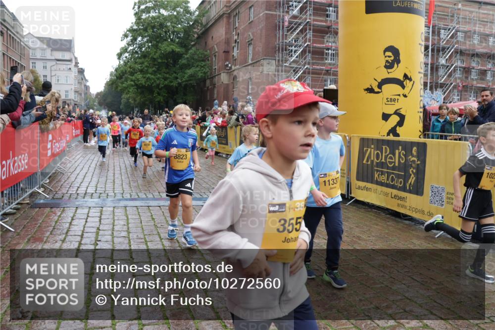 13.09.2026 - Kiel Lauf Yannick Fuchs http://msf.ph/oto/10272560 13.09.2026 08:35:23 Ziel 192, 242, 434, 782, 865, 1148, 1308, 1691, 2207, 2495, 2582, 2652, 2715, 3144, 3160, 4381, 4418, 4695, 4990, 5090, 5581, 5583, 5607, 5880, 6037, 6195, 6444, 6617, 6708, 6833, 6910, 7126, 7133, 7628, 8009, 8336, 8340, 8369, 8451, 8800, 8815, 8984, 9159, 9262, 9927, 9950, 10081, 10588, 10958, 11307, 11844, 230, 242, 530, 717, 729, 756, 809, 1010, 1116, 1269, 1764, 1918, 2005, 2071, 2643, 2736, 2774, 2917, 2987, 4696, 4989, 5042, 5066, 5076, 5091, 5416, 6503, 6505, 6595, 165 meine-sportfotos.de