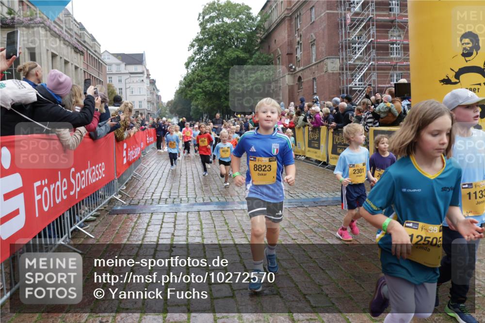13.09.2026 - Kiel Lauf Yannick Fuchs http://msf.ph/oto/10272570 13.09.2026 08:35:23 Ziel 192, 242, 434, 782, 865, 1148, 1308, 1691, 2207, 2495, 2582, 2652, 2715, 3144, 3160, 4381, 4418, 4695, 4990, 5090, 5581, 5583, 5607, 5880, 6037, 6195, 6444, 6617, 6708, 6833, 6910, 7126, 7133, 7628, 8009, 8336, 8340, 8369, 8451, 8800, 8815, 8984, 9159, 9262, 9927, 9950, 10081, 10588, 10958, 11307, 11844, 230, 242, 530, 717, 729, 756, 809, 1010, 1116, 1269, 1764, 1918, 2005, 2071, 2643, 2736, 2774, 2917, 2987, 4696, 4989, 5042, 5066, 5076, 5091, 5416, 6503, 6505, 6595, 165 meine-sportfotos.de