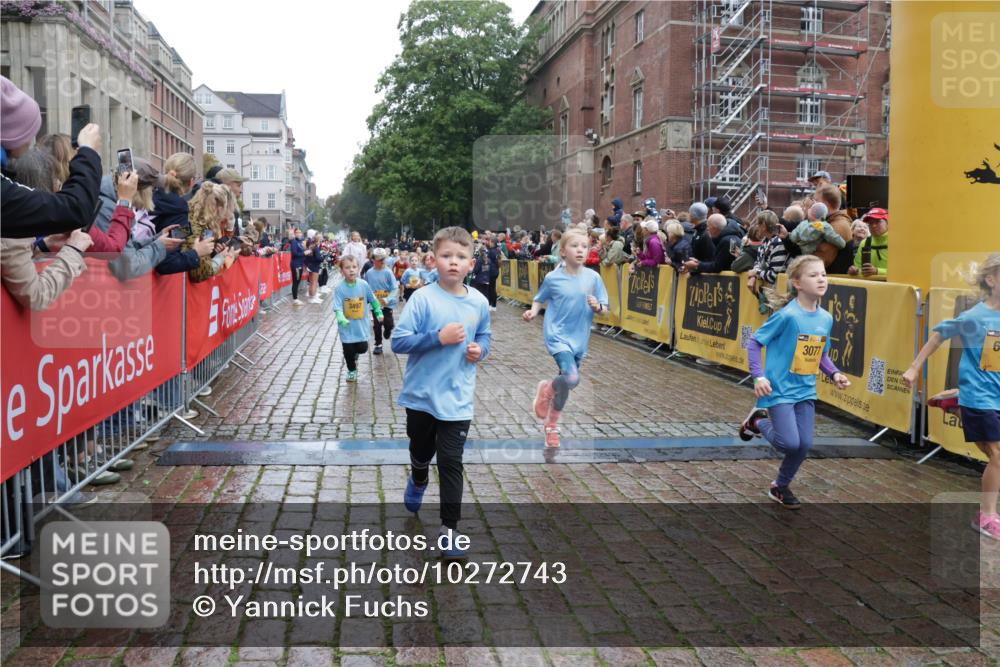 13.09.2026 - Kiel Lauf Yannick Fuchs http://msf.ph/oto/10272743 13.09.2026 08:35:32 Ziel 434, 865, 1216, 1308, 1691, 2018, 2207, 2619, 2652, 3144, 3160, 3556, 4030, 4381, 5090, 5583, 5853, 6833, 7628, 8009, 8340, 8539, 8815, 8823, 8988, 9009, 9228, 9950, 10294, 10858, 10958, 11247, 11307, 11375, 11844, 11918, 12505, 192, 230, 242, 717, 756, 782, 809, 1010, 1116, 1148, 1269, 1764, 2005, 2071, 2495, 2582, 2643, 2715, 2736, 2774, 2917, 2987, 4418, 4695, 4696, 4990, 5066, 5076, 5091, 5416, 5581, 5583, 6503, 165 meine-sportfotos.de